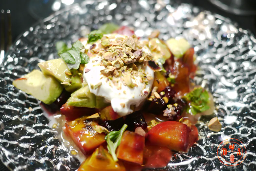 Burrata de estación con tomates confitados