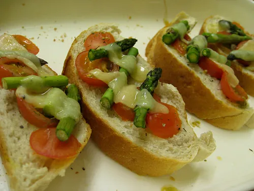 Bruschettas de la casa con tomate concassé