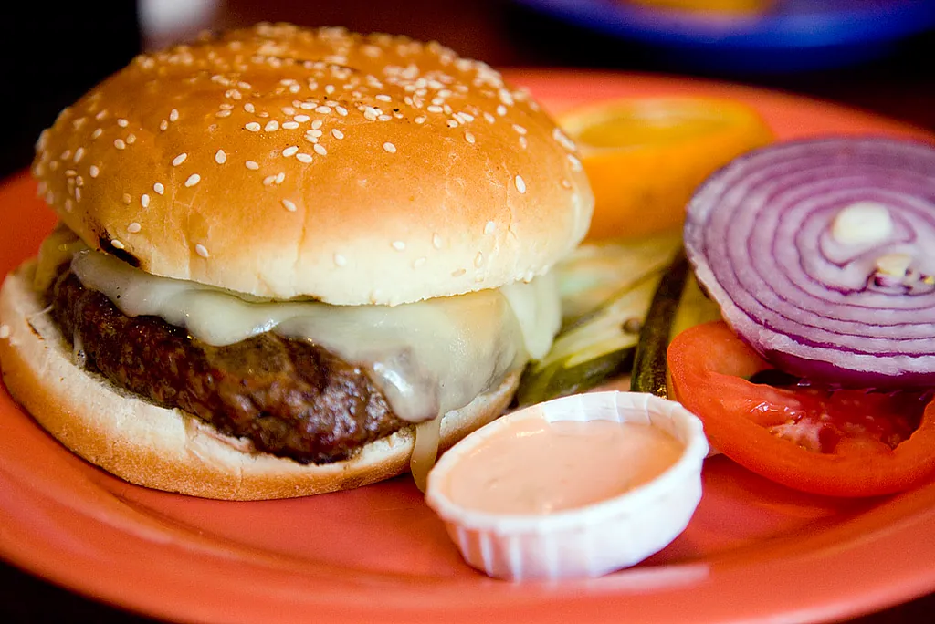 Hamburguesa Esquina Clásica con cheddar y panceta