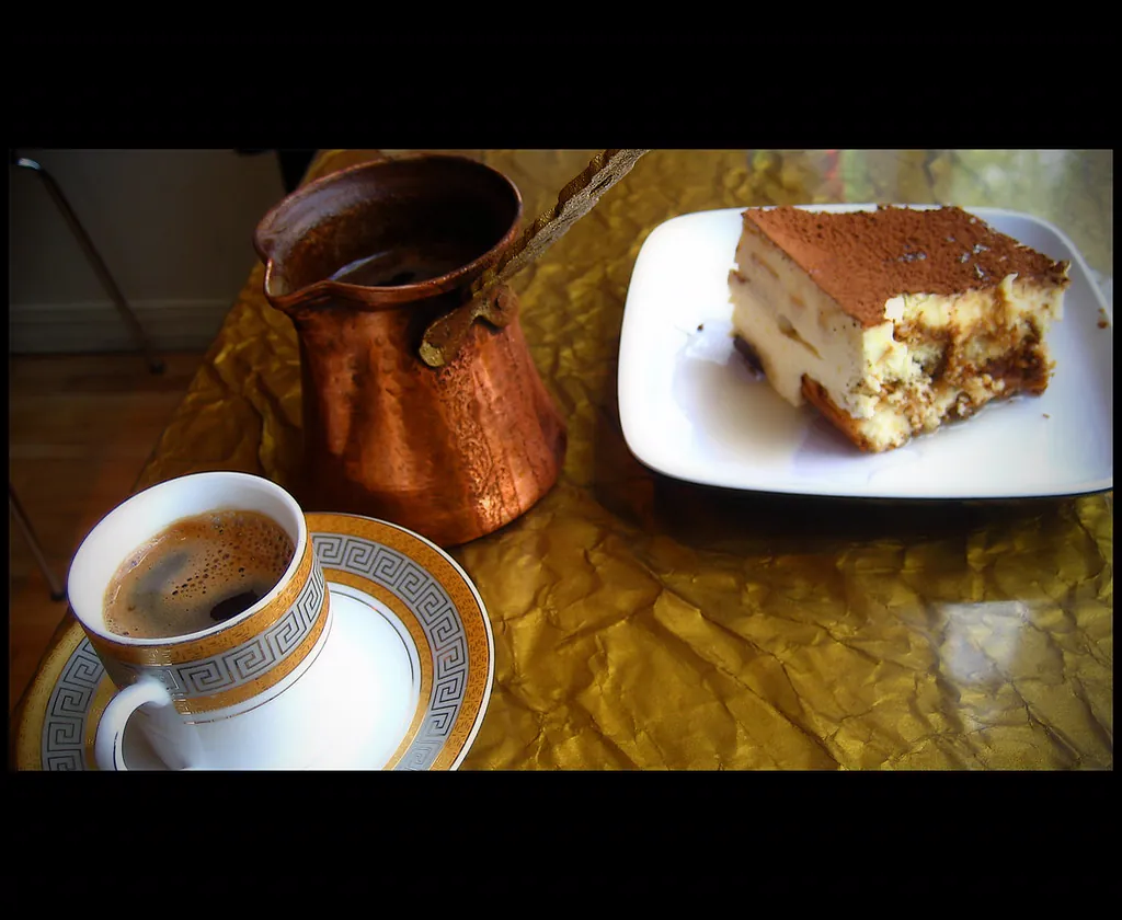 Tiramisú clásico con cacao amargo